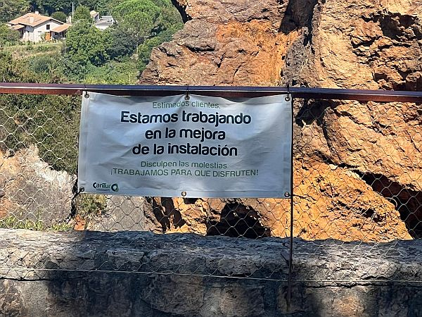 Obras en los recintos de leopardos y linces de Cabárceno