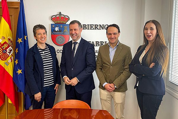 Martínez Abad entrega a la Cocina Económica la recaudación obtenida en el Parque de la Naturaleza de Cabárceno el pasado día 22