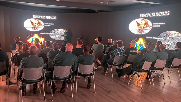 Agentes del SEPRONA participan en Cabárceno en una jornada de formación centrada en serpientes autóctonas